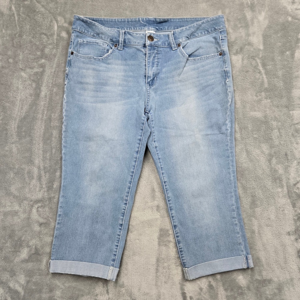 Time and Tru Womens Size 16 36x19 36W Light Wash Cuffed Denim Capri Jeans Blue